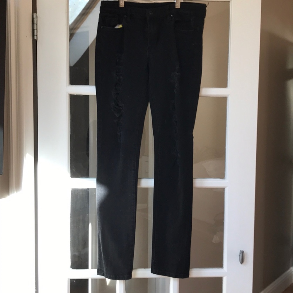 Skinny distressed black Denim